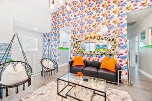 TV - Sleeps 26! Classy & Luxurious 2-Unit Noho Haven: Hot Tubs - Free Parking! (Los Angeles)