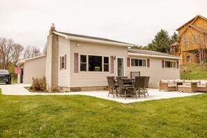 Exterior - Unplug, Unwind, and Explore at Papa's Place. (Scottville)