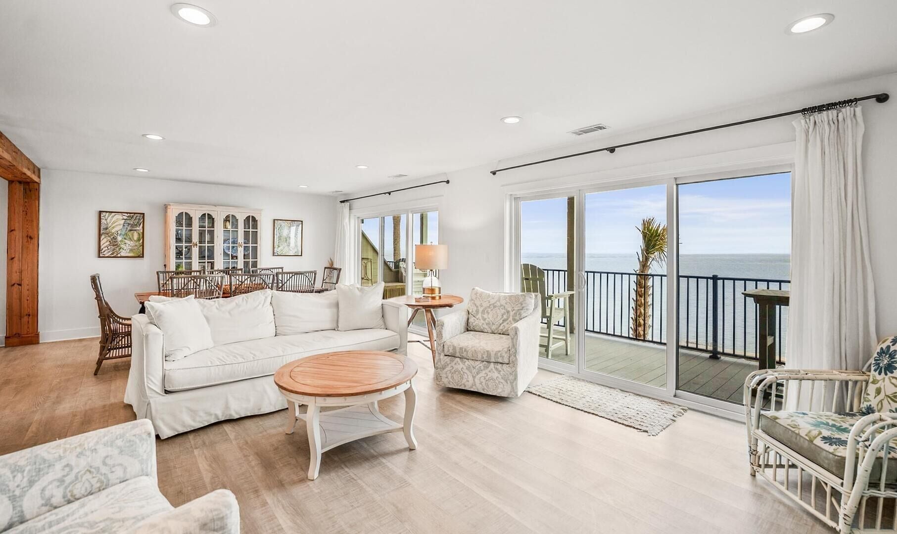 Condo, Plusieurs lits, balcon, vue sur l’océan (632 New Haven) | Aire de séjour | Téléviseur à écran plat de 42 po avec télévision numérique