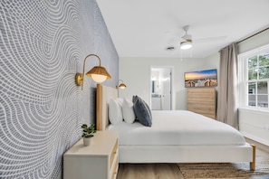 4 bedrooms, iron/ironing board, WiFi, bed sheets
