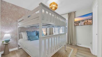 4 bedrooms, iron/ironing board, WiFi, bed sheets