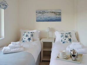3 bedrooms, individually decorated, individually furnished, free WiFi - Plas Lodge (Ty Croes)