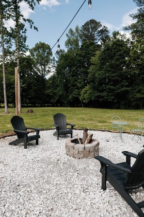 Property grounds - Shadow’s Hideaway - Tiny Home w/ Fire Pit + Views (Cleveland)