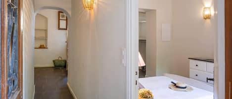 5 chambres, fer et planche Ă repasser, literie fournie