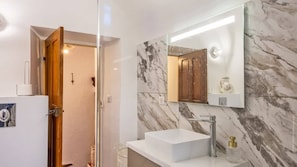 Shower, towels - Maison A Torra (Corbara)