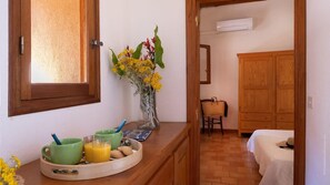 2 bedrooms, iron/ironing board, bed sheets