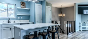 4-bedroom house in peaceful Spirit Lake with WiFi, AC, SPACIOUS