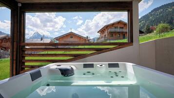 Tina de hidromasaje al aire libre