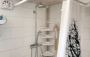 Shower - 3 bedroom cozy home in Tingstäde (Tingstäde)