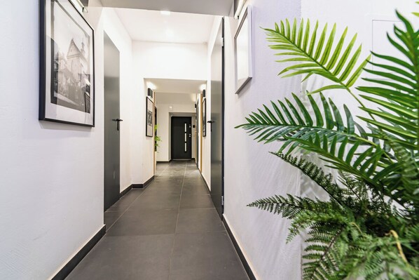 المنشأة من الداخل