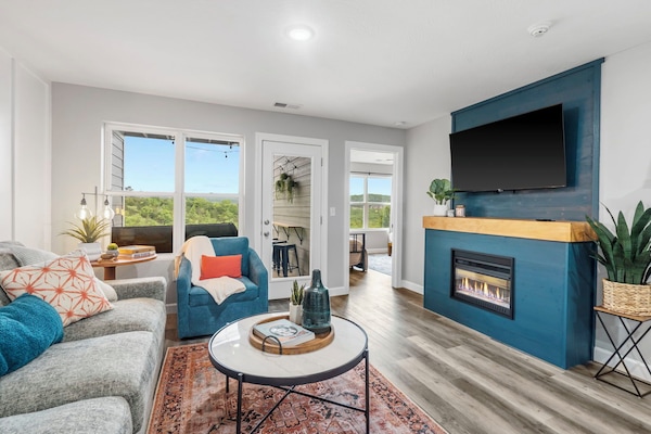 Smart TV, fireplace