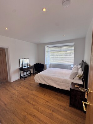 4 bedrooms, iron/ironing board, travel cot, free WiFi