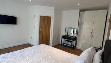 4 bedrooms, iron/ironing board, travel cot, free WiFi