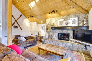 Fireplace - Large ski condo!Big groups & family friendly.Great for winter or summer stays! (Park City)