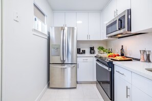 Fridge, microwave, oven, stovetop - Tropical Property- 8 People 2 Bedrooms- Top Location - Parking - Laundry (Miami)