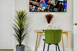 Interior - Tropical Property- 8 People 2 Bedrooms- Top Location - Parking - Laundry (Miami)