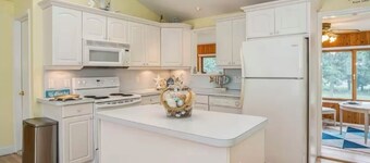 Charming 3-bedroom house in lovely Hampton Bays - your perfect summer escape!