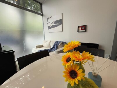 free parking 2Bed family home in AKL CBD