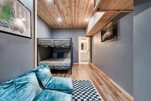 10 bedrooms, iron/ironing board, WiFi, bed sheets