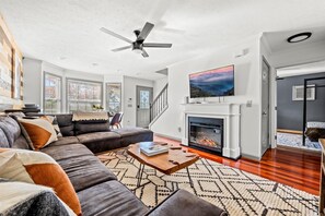Living area - Smoky Twin Lodge! Close to Dollywood/2 HotTubs/2 Theater Rooms/2 Townhomes in 1! (Sevierville)