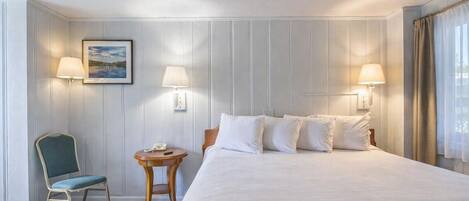 Camera, 1 letto king, fumatori | Bagno | Set di cortesia gratuito, asciugamani