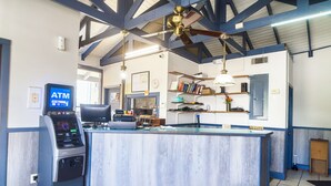 A reception area with an ATM, a counter, and a ceiling fan. - Colony Inn By OYO Columbus US-280 (Columbus)