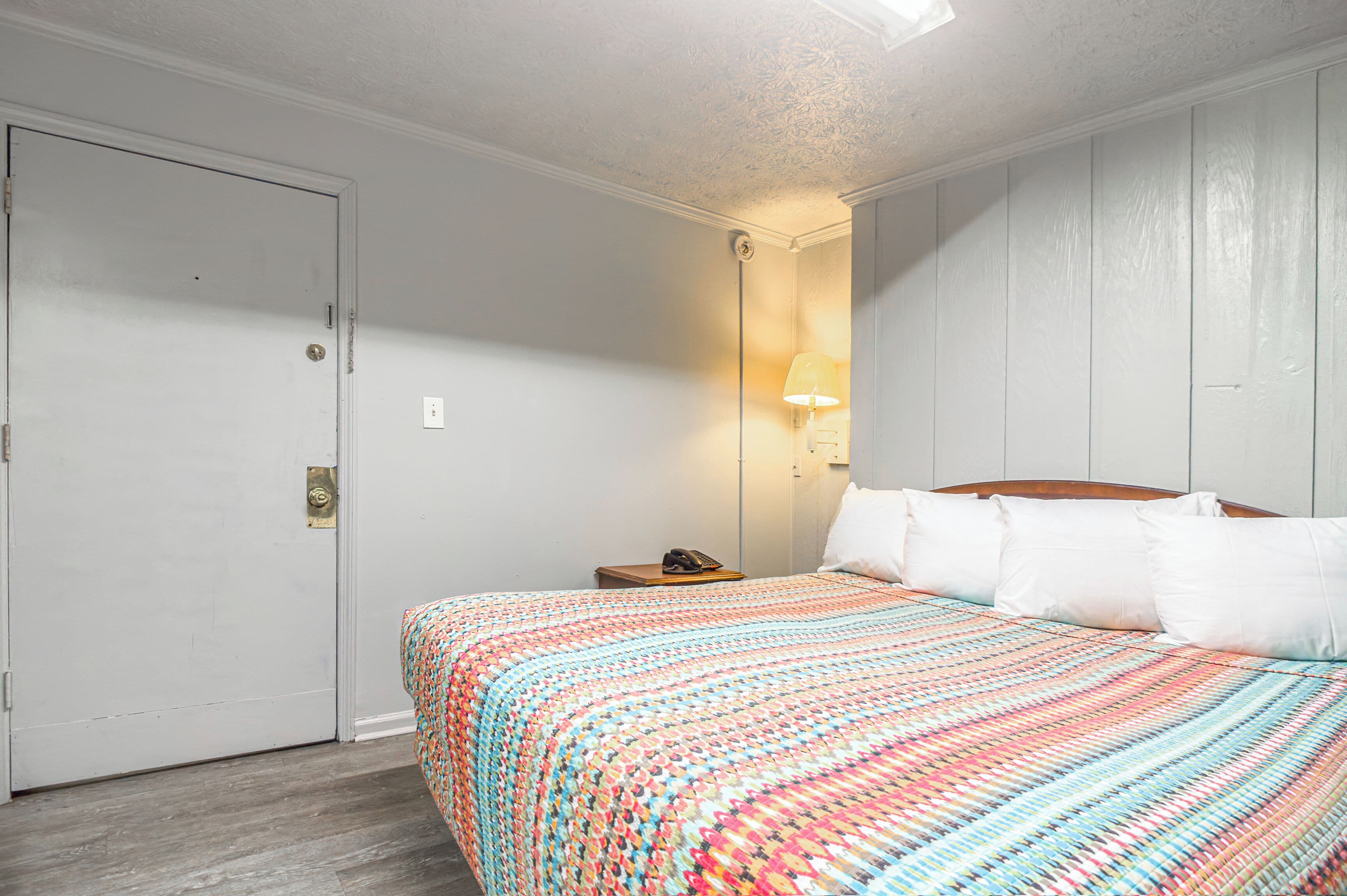 Rom, 1 queensize-seng, ikke-røyk | Wi-fi (inkludert) og senget øy