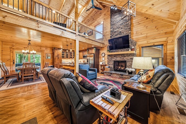 Smart TV, fireplace