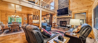 Luxury 3BR Authentic Log Cabin Retreat w/Hot Tub-Near Wineries, GOTL & Spire