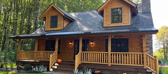 Peaceful 3BR Cabin Retreat w/Hot Tub-Near Wineries, Geneva-on-the-Lake & Spire