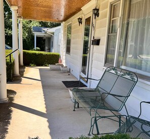 Terrace/patio - Charming Home in Southland – Cozy & Spacious! (Lexington)
