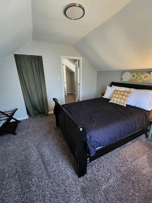 4 bedrooms, WiFi, bed sheets