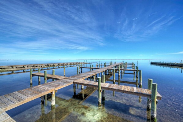 Interior - Sleeps 31 2 Homes w/ Boat Dock + Waterfront Pool Laguna Village Getaway (Corpus Christi)