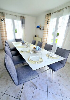 Dining - House sauna, jacuzzi 1.3km from the sea (Pirou)