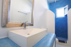 Amenidades de baño ecológicas y secadora de cabello 