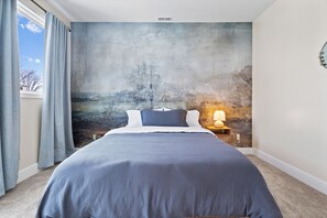 6 habitaciones, escritorio y tabla de planchar con plancha 