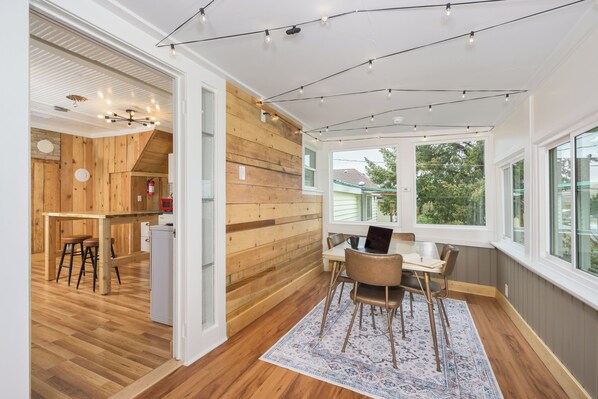 Dining - Charming 1 Bedroom in the heart of Goosetown (Anaconda)