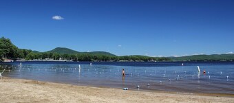 Your getaway home Charming 3-bedroom house in fabulous Mayfield with WiFi, AC.