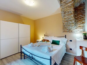 1 dormitorio, tabla de planchar con plancha, wifi gratis y ropa de cama