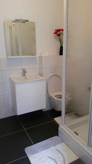 Bathroom - Holiday apartment with terrace and air conditioning (Sv. Filip i Jakov)