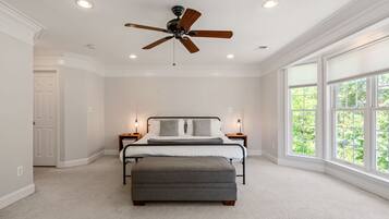 3 habitaciones, escritorio, tabla de planchar con plancha y wifi gratis