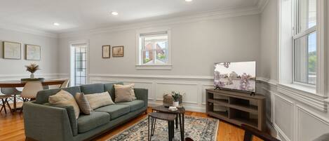 智能电视、电子游戏、书