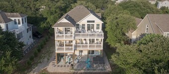 1064 - Sunset Cottage, a 6BR, 5.5BA lakefront retreat in Corolla's Soundside.