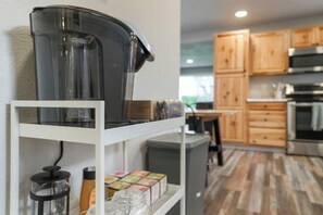 Kylskåp, mikrovågsugn, ugn och spishäll