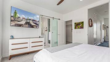 3 bedrooms, in-room safe, desk, iron/ironing board