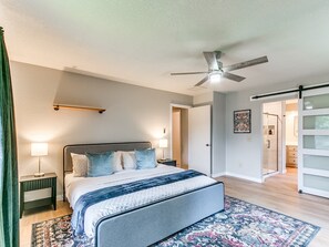 5 bedrooms, iron/ironing board, WiFi, bed sheets
