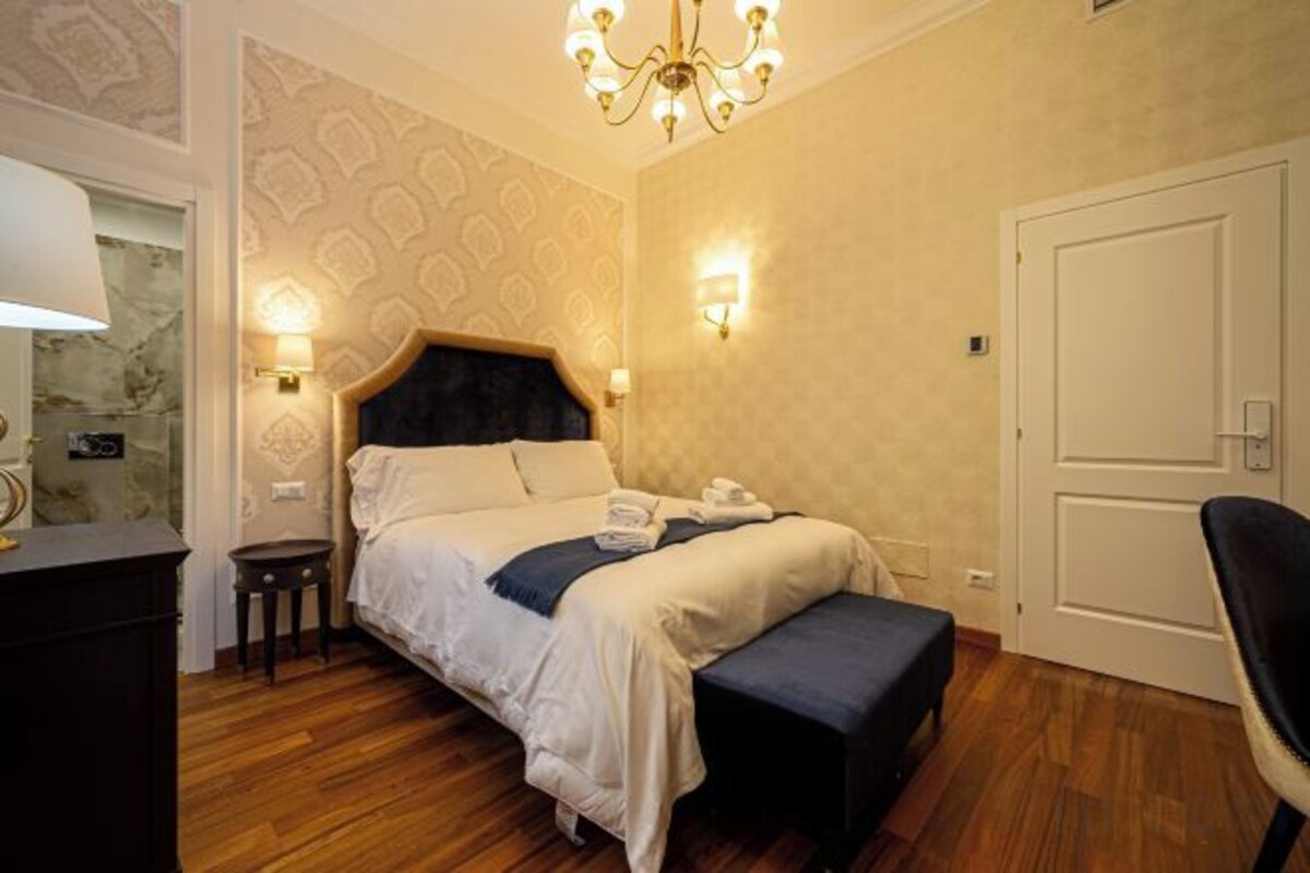 Standard Queen Room