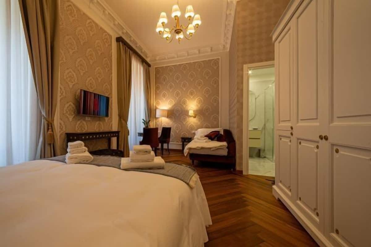 Blackout drapes, WiFi (free), bed sheets