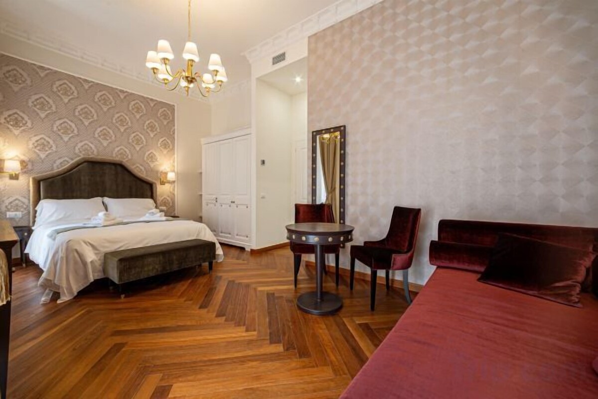 Blackout drapes, WiFi (free), bed sheets