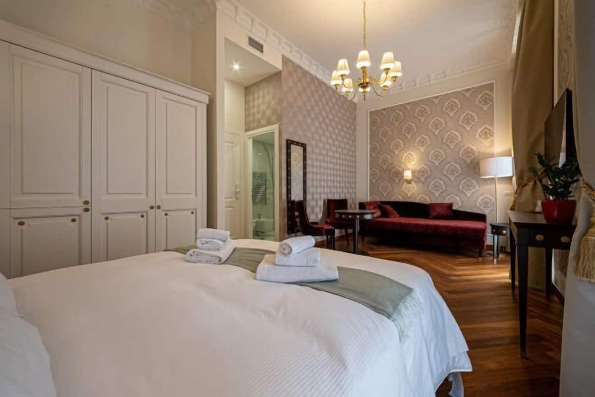 Blackout drapes, WiFi (free), bed sheets